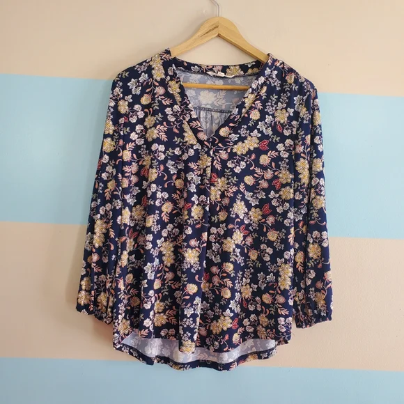 Vince Camuto Long Sleeve Floral Top - Picture 7 of 7